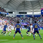 Nazionale giapponese Samurai Blu con la maglia blu durante una partita su campo da calcio
